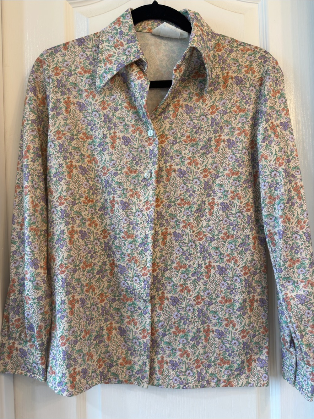 Vintage Floral Button-Up Shirt in Cream with Multicolor Print